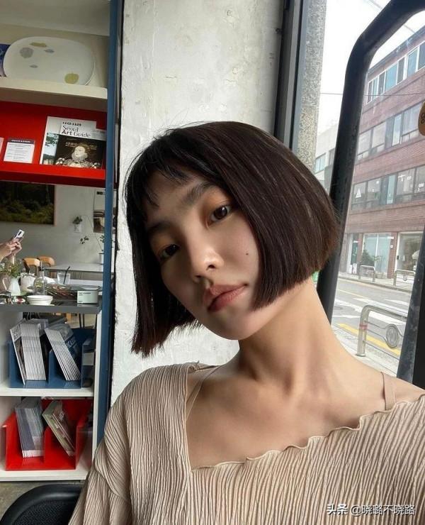 今年火了一種髮型叫:“一刀切”,高階又減齡,難怪倪妮都上頭了 今年火了一種髮型叫:“一刀切”,高階又減齡,難怪倪妮都上頭了