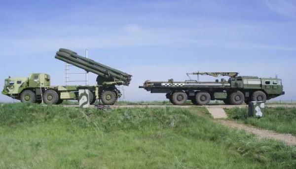 地表最強火箭炮之一BM-30(龍捲風)