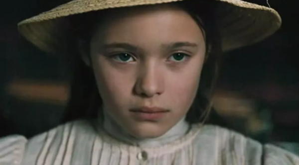 晨曦中的女孩：真人真事改編，繼母和生父將女兒虐待致死