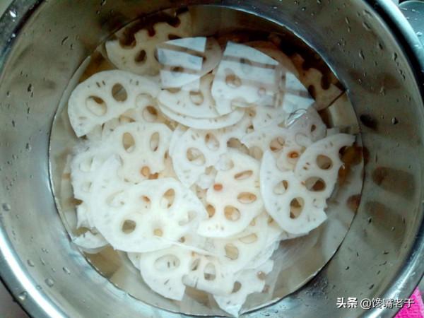 蓮藕一焯水就發黑？教你飯店的做法，蓮藕又白淨又脆爽，特別好吃