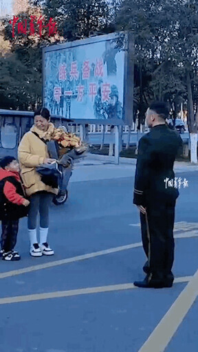 “爸,走,咱們回家!” “爸,走,咱們回家!”