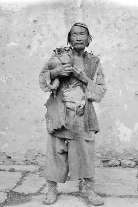 史上最強乞丐，步行千里追南遷清華，為中國核事業立下汗馬功勞…