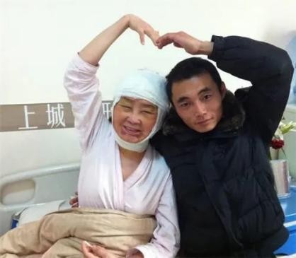 18歲妙齡少女一夜變老，丈夫說不離不棄，如今18年過去他做到了嗎