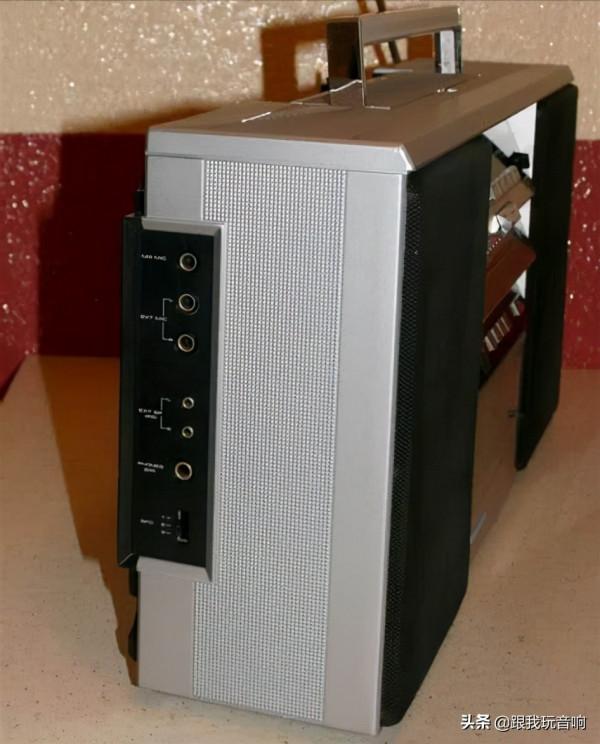 80年代先鋒公司推出的SK-750行動式收錄機音響 80年代先鋒公司推出的SK-750行動式收錄機音響