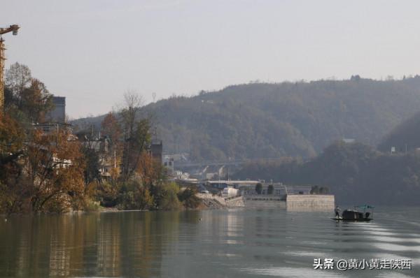 一個人在陝南漢江搭船旅遊，被一個貌似純良的女子訛錢，我有點懵