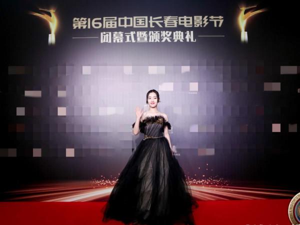 長春電影節:鄧萃雯發福何琳臉僵,景甜霸總範,蔡少芬張晉秀恩愛 長春電影節:鄧萃雯發福何琳臉僵,景甜霸總範,蔡少芬張晉秀恩愛