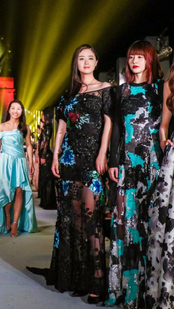 蔣欣厲害呀！這麼緊的皮靴也塞得下，體重90公斤我信了