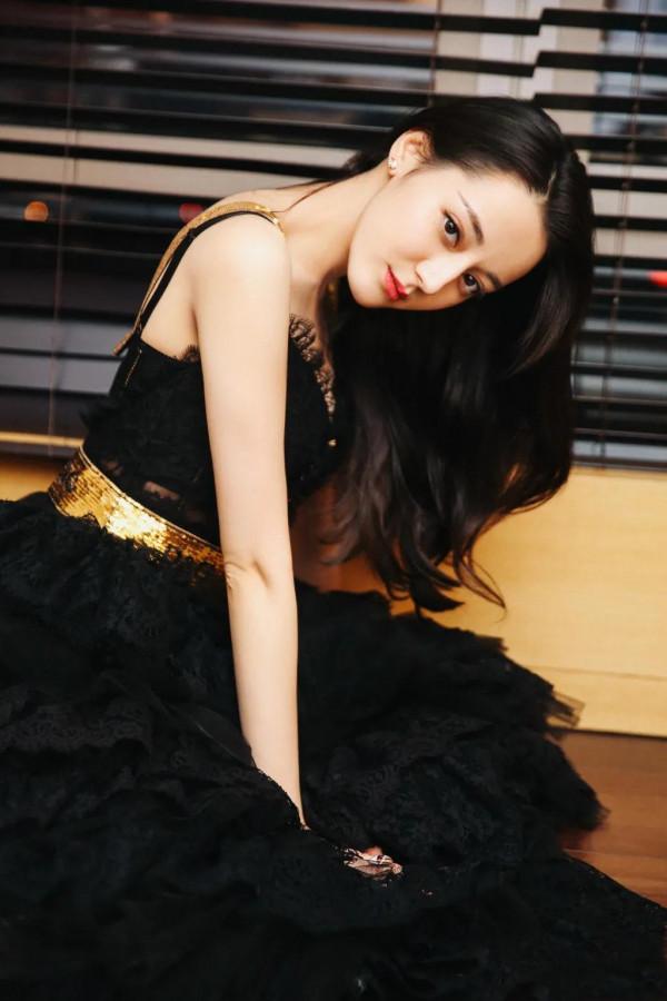 迪麗熱巴美麗大方氣質高雅的女神