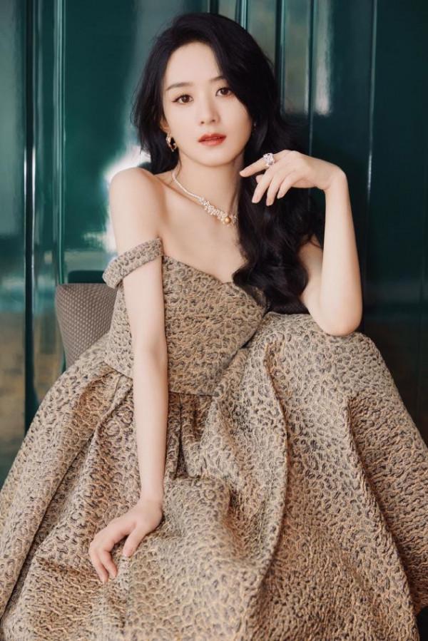 趙麗穎真不適合大波浪!媽味太濃像婆婆,直接顯老二十歲 趙麗穎真不適合大波浪!媽味太濃像婆婆,直接顯老二十歲