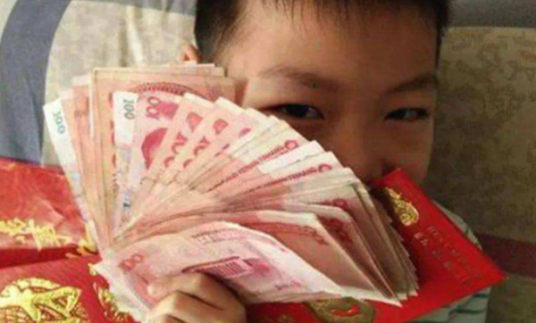 嫂子給女兒500元壓歲錢，她家裡卻有3個孩子，寶媽最後的決定很贊