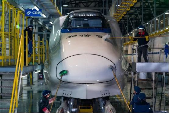 中國火車航母問世，美國緊急上門求購，它到底有何用？