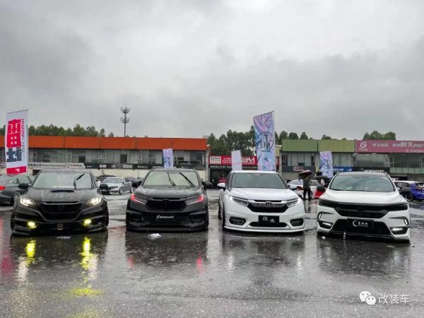 再加10萬塊本田皓影也很帥，自己開模做套件玩姿態