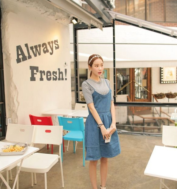 西班牙王后真是清流,一條牛仔裙穿3年,頭髮白了不少氣質卻沒變 西班牙王后真是清流,一條牛仔裙穿3年,頭髮白了不少氣質卻沒變