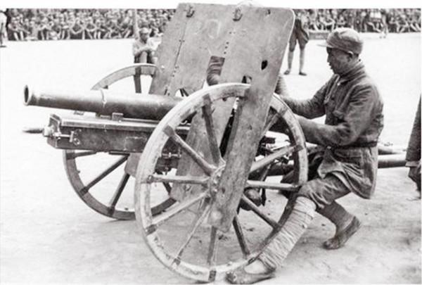 八路軍繳獲山炮無用處，埋到深山中，一年後挖出來還屢建奇功