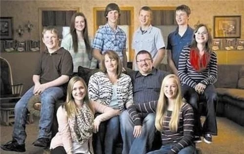 全球首例七胞胎,每天喝42瓶奶粉,換52塊尿布,23年後都過得怎樣 全球首例七胞胎,每天喝42瓶奶粉,換52塊尿布,23年後都過得怎樣