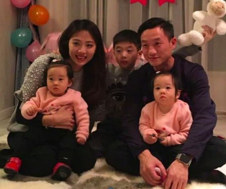 楊威兒子楊陽洋首攜雙胞胎妹妹走秀，歡歡樂樂開心跳舞，漂亮自信