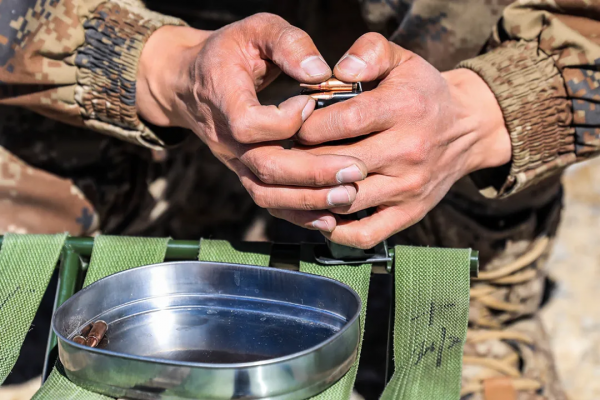 聚焦演兵場&boxv;&ZeroWidthSpace;高原實彈射擊，新戰友向老兵發起挑戰！