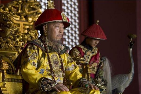 皇帝的一天怎麼過？乾隆4點起床7點翻牌子，一天乏味又枯燥