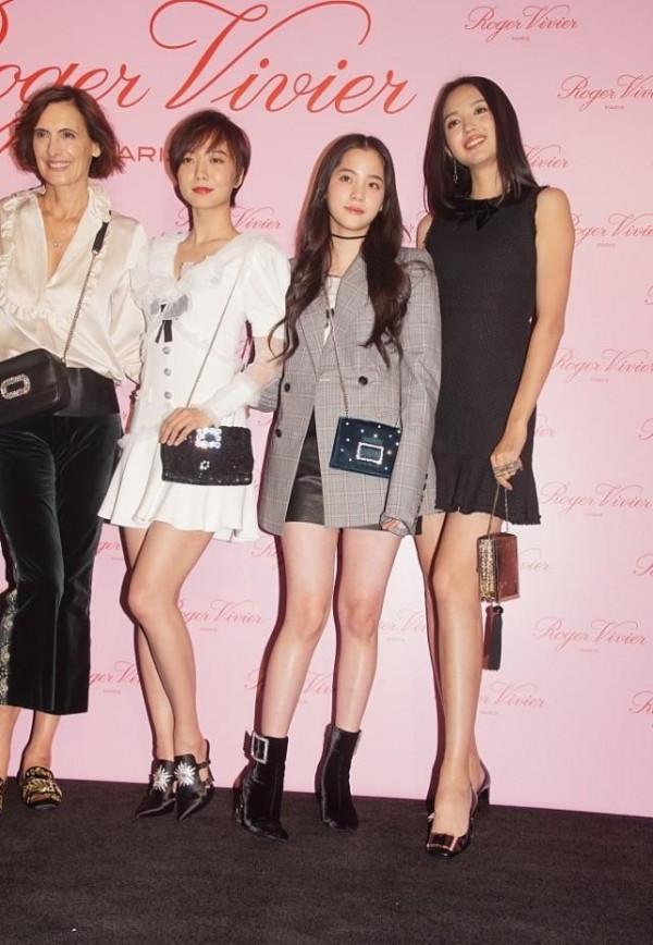 王珞丹和歐陽娜娜還挺反差的，相差16歲，但穿衣風格像是反過來了