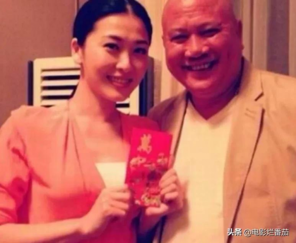 八位紅極一時的明星，如今過氣境況不一，有人幸福，有人街頭賣唱