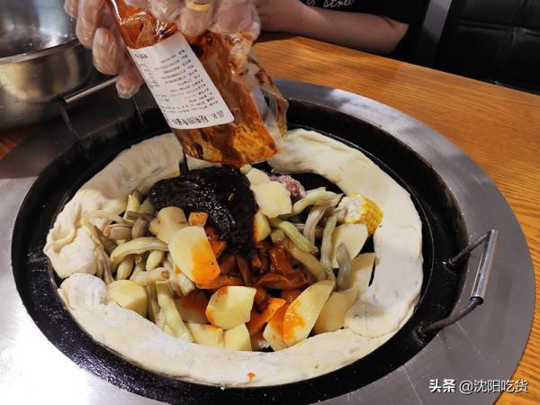 見證東北菜量的時刻到了,餐前的苞米茬子粥配辣椒燜子真牛 見證東北菜量的時刻到了,餐前的苞米茬子粥配辣椒燜子真牛