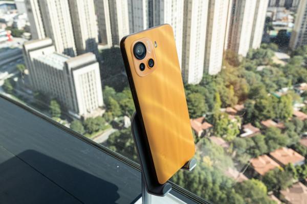 盤點2021年最亮眼的3款手機，用上後回頭率極高，過年回家倍有面