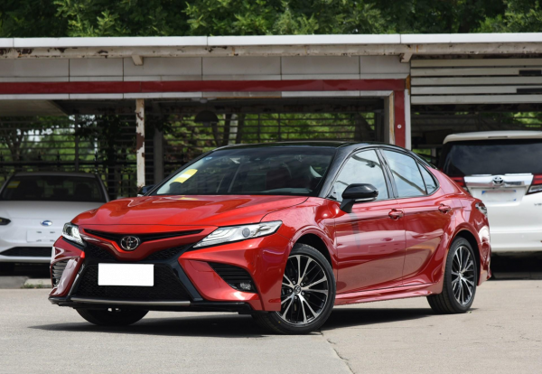 試完帕薩特，再試凱美瑞，發現德系和日系的定位，確實有所不同