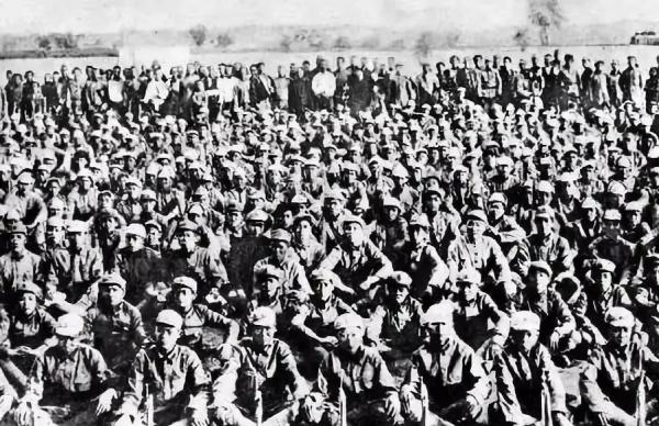 毛主席打了個極秘密的電報給劉鄧，稱陝北甚為困難，劉鄧隨即領會