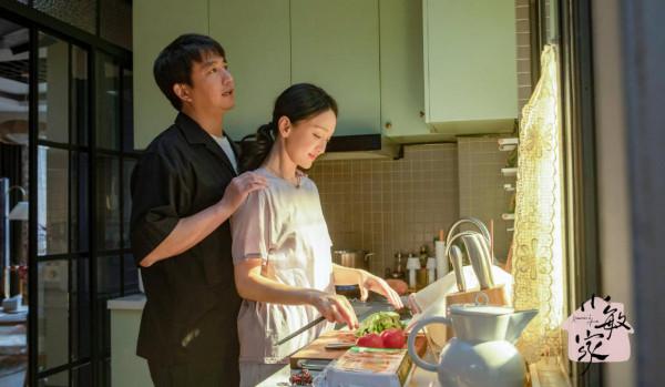 眾星現身烏鎮聚會,何炅當場喝醉抱著周迅痛哭,黃磊忙在一旁安慰 眾星現身烏鎮聚會,何炅當場喝醉抱著周迅痛哭,黃磊忙在一旁安慰