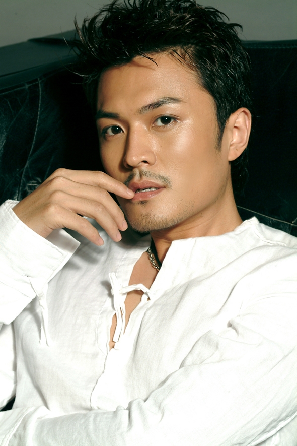 于小偉:和高圓圓戀愛,出道21年不火,娶平凡妻子也幸福 于小偉:和高圓圓戀愛,出道21年不火,娶平凡妻子也幸福