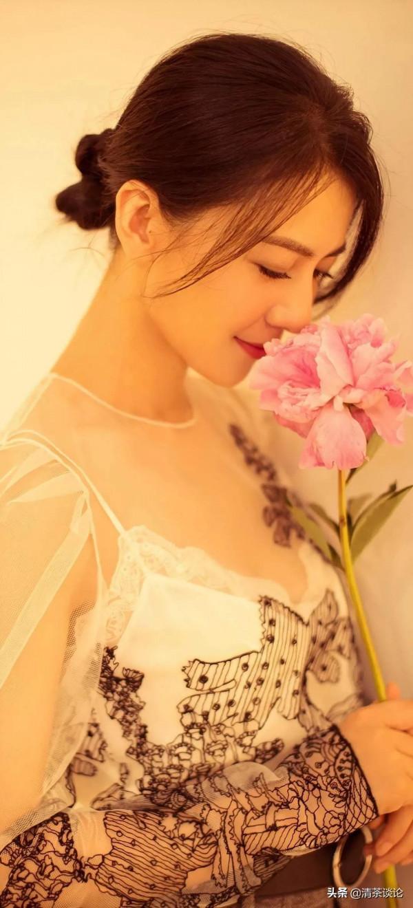 國民媳婦高圓圓，國色天香美嬌娘，逐漸老去的女神