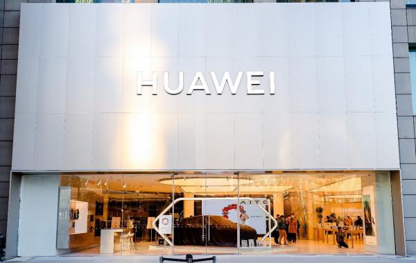 華為又有新動作：首家北京新概念店點亮華為零售新戰略
