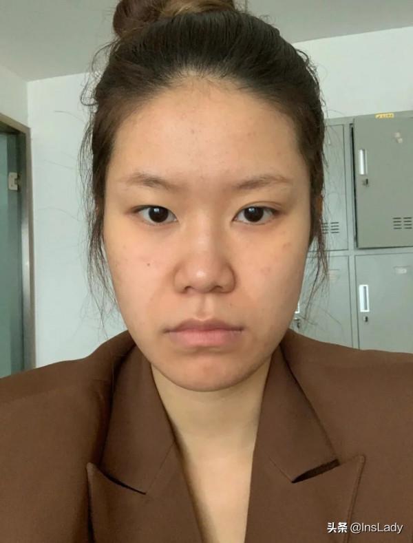 我的社恐女同事，一到年會就變名媛了？