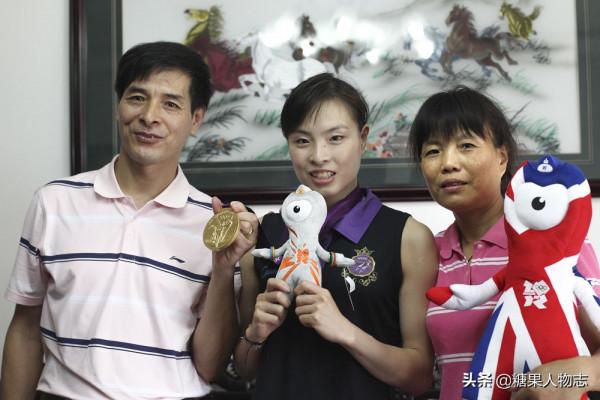 5奪奧運冠軍拒絕嫁豪門，退役後嫁給相戀8年的男友，吳敏霞怎樣了