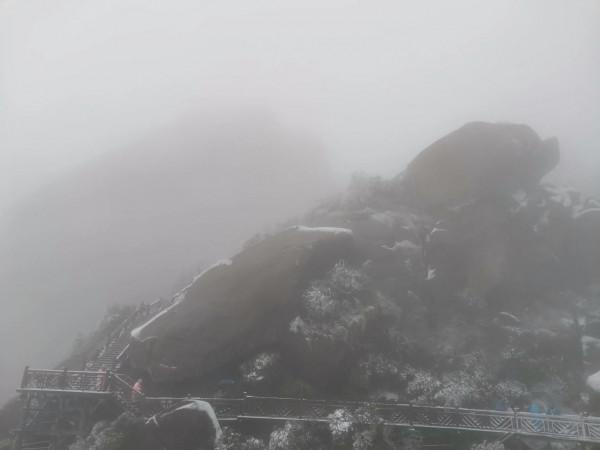 雪後登上饒靈山