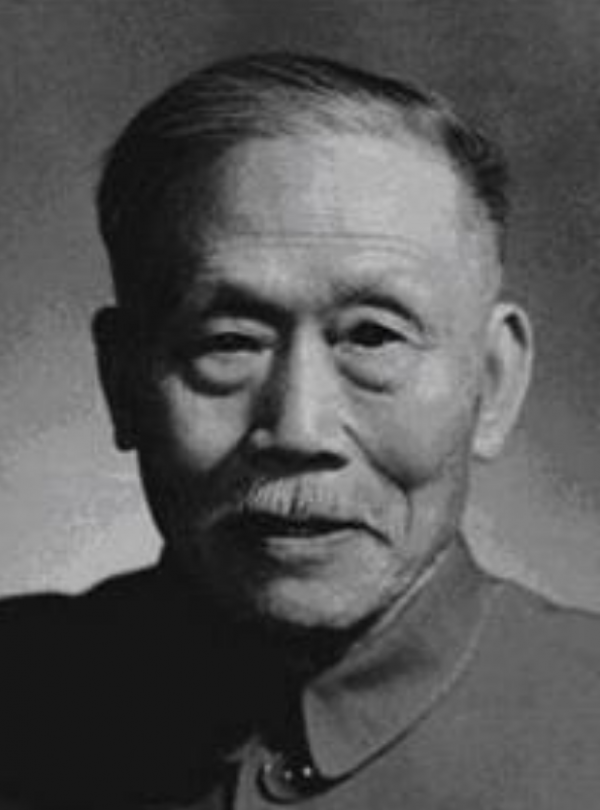 1949年一農婦無奈亮明身份，肖勁光：不用經她同意，派人給買衣服