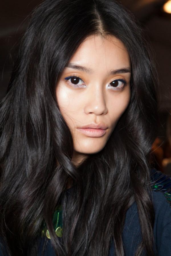 闊太奚夢瑤早期照片曝光，國際超模臉稜角分明，瘦骨嶙峋成紙片人