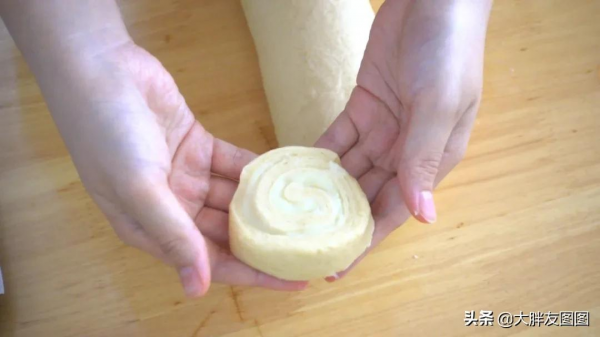 揭秘!奶油卷的家常做法,軟到不知所措,快要捏不住 揭秘!奶油卷的家常做法,軟到不知所措,快要捏不住
