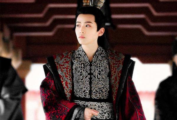 “女扮男裝”帥氣襲人的女演員，我只服這4位！有人還撞臉鹿晗