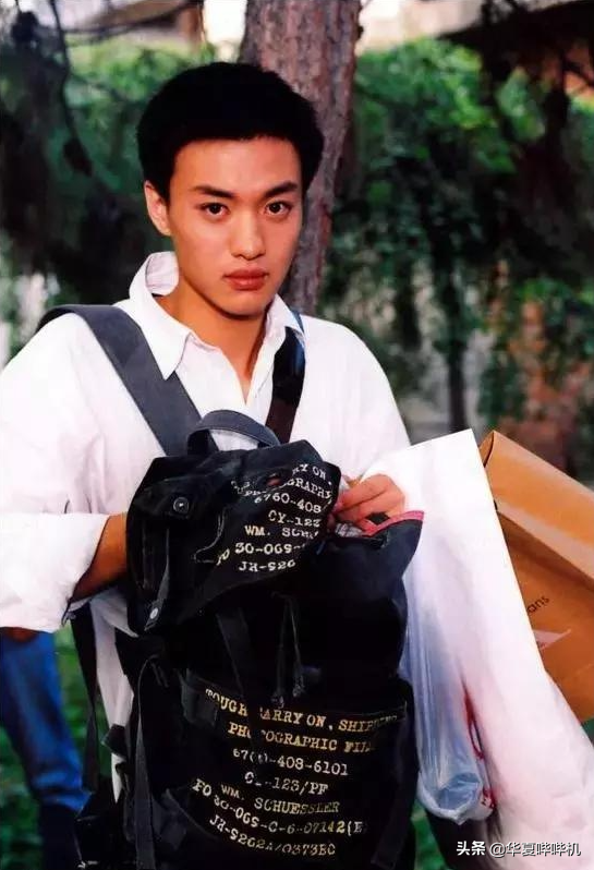 十年龍套無人識，一句加錢天下知，週一圍經歷了什麼？