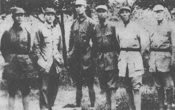 1981年,開國中將找一安徽村婦報恩,中將:我來實現40年前的承諾 1981年,開國中將找一安徽村婦報恩,中將:我來實現40年前的承諾