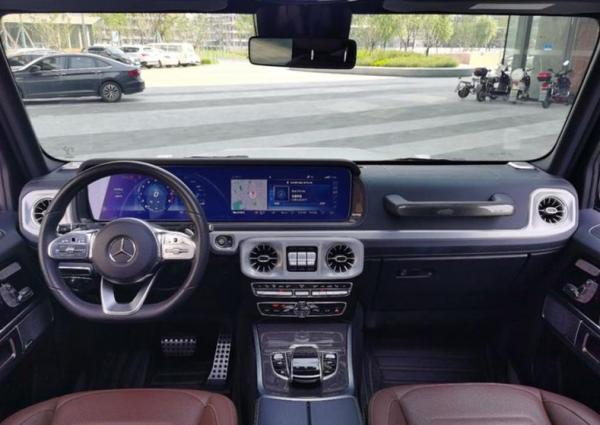 試駕賓士G 500,主打越野配4.0T引擎,提供差速鎖+低速四驅! 試駕賓士G 500,主打越野配4.0T引擎,提供差速鎖+低速四驅!