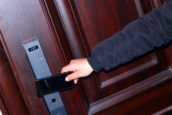 一款能夠看你臉色行事的門鎖 VOC智慧門鎖T11 Face測評