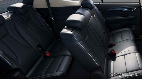 空間大配置高，都是實力派！30萬內就選這幾款7座中型SUV