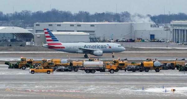 員工感染太多，航空公司“沒人了”，美國超1000次航班取消！蘋果紐約商店紛紛關門，總市值逼近3萬億美元