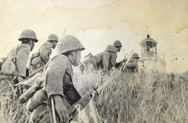 部隊被鬼子包圍，團長準備帶頭衝鋒，這個日本八路說：我有辦法