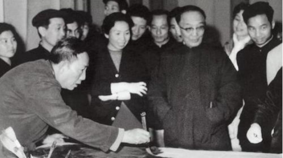 泰山上&OpenCurlyDoubleQuote;蟲二&rdquo;兩字，日本專家10年未研究透，郭沫若開口：讓我來