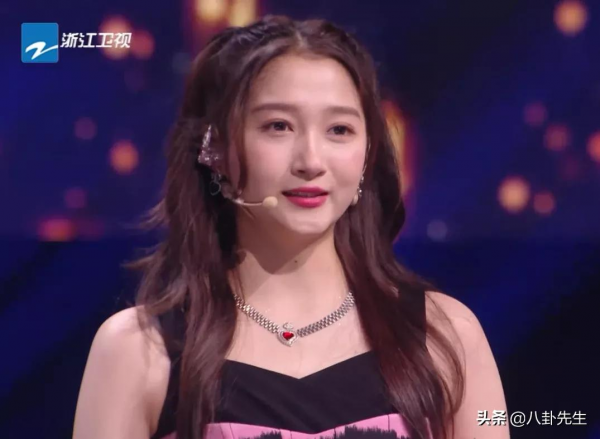 P圖前後差別大的6位明星:張萌判若兩人,關曉彤圓臉變V臉 P圖前後差別大的6位明星:張萌判若兩人,關曉彤圓臉變V臉