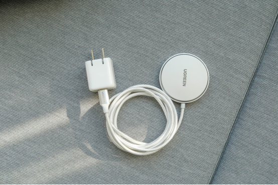 iPhone 14 採用打孔屏還要更換充電介面?網友:醜到我了 iPhone 14 採用打孔屏還要更換充電介面?網友:醜到我了