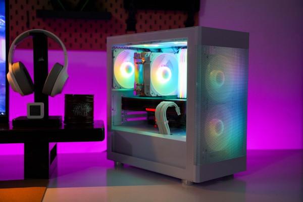 雪裝中的紛呈色彩，主流電競桌面主機裝機分享
